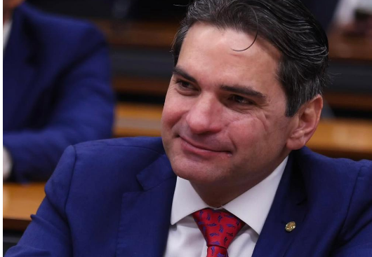 PL que garante atividade física adaptada a pessoas com autismo é aprovado com relatoria de Murilo Galdino